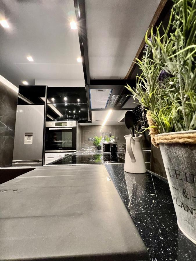 Luxury Black And White Interior Apartments Kalamáta Kültér fotó